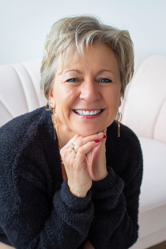 photo de femme 60 ans souriante