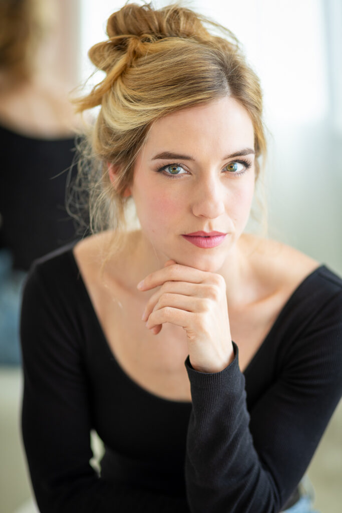 Portrait de femme en lumière naturelle par une photographe en Alsace